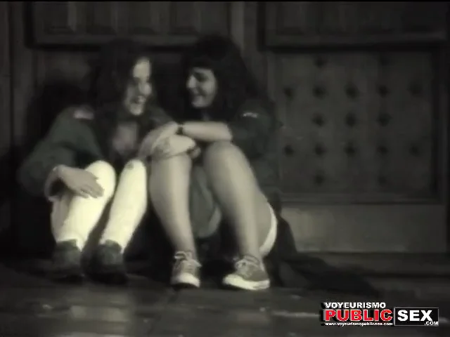 finger fucking lesbians
