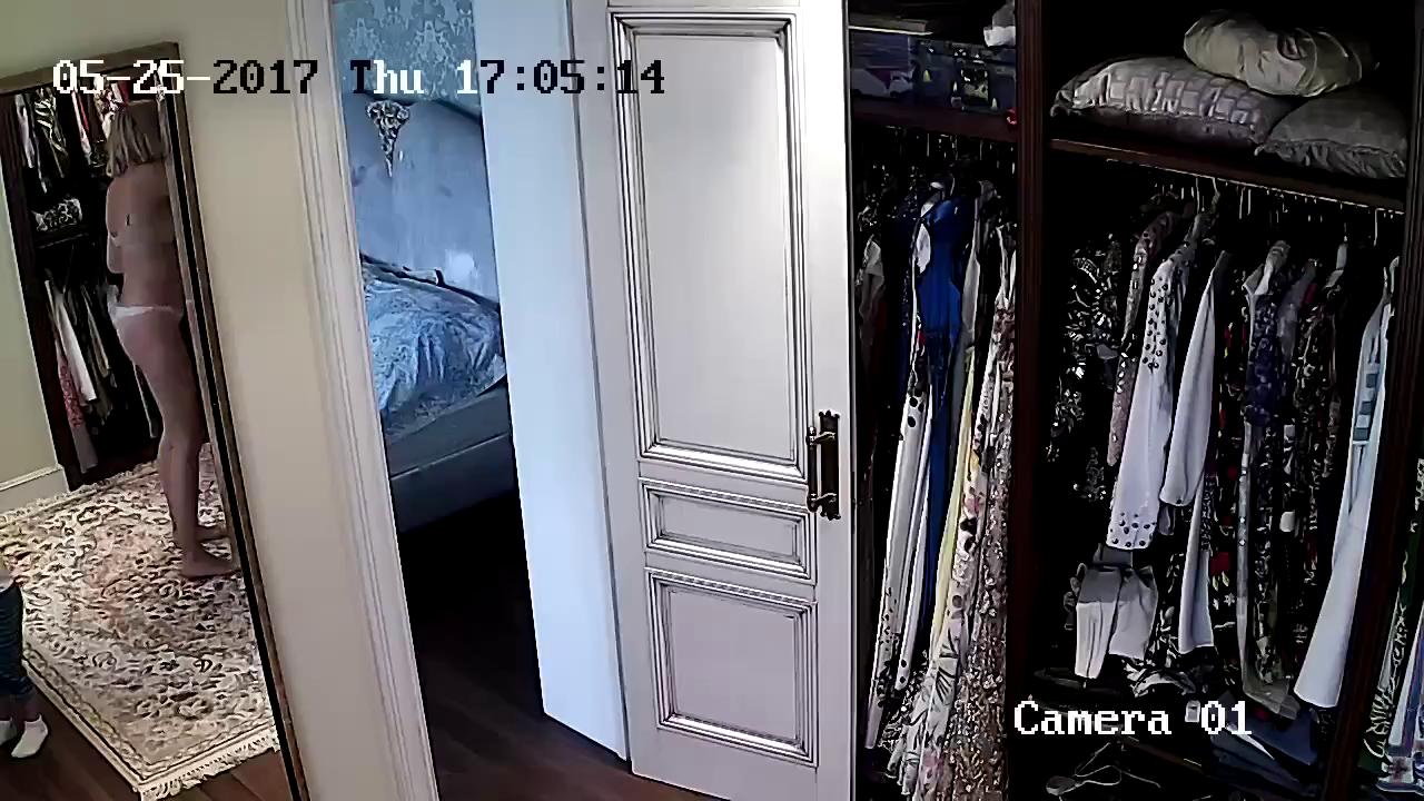 Changes with her daughter voyeur at Voyeurex