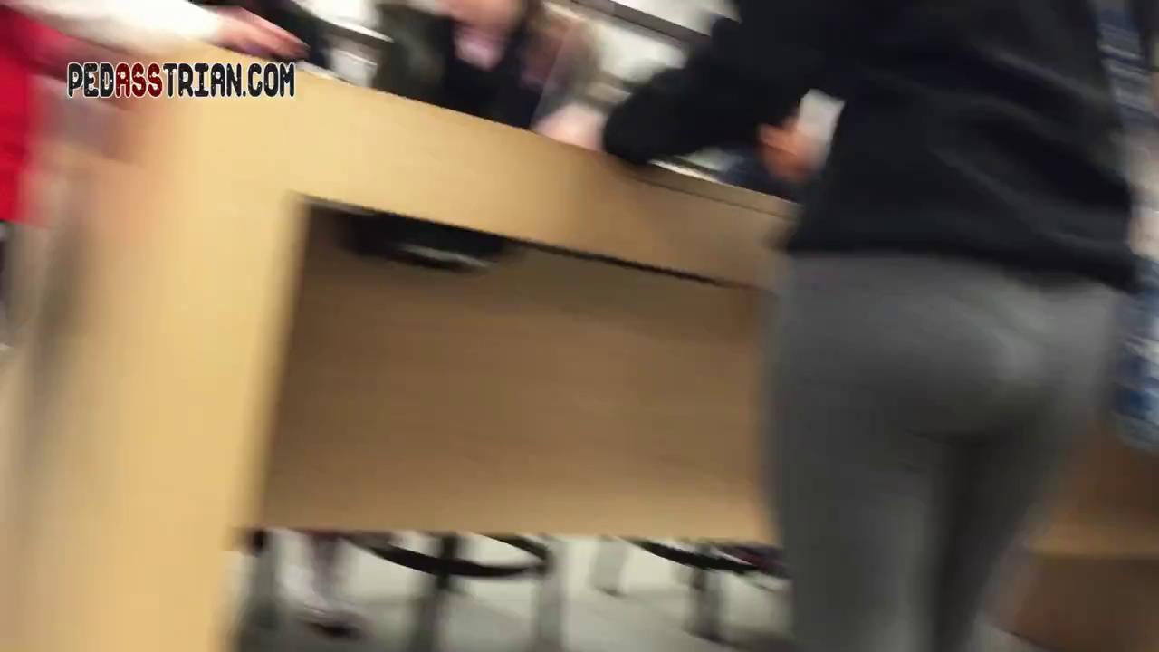 Watch 272 CM apple store booty voyeur at Voyeurex pic