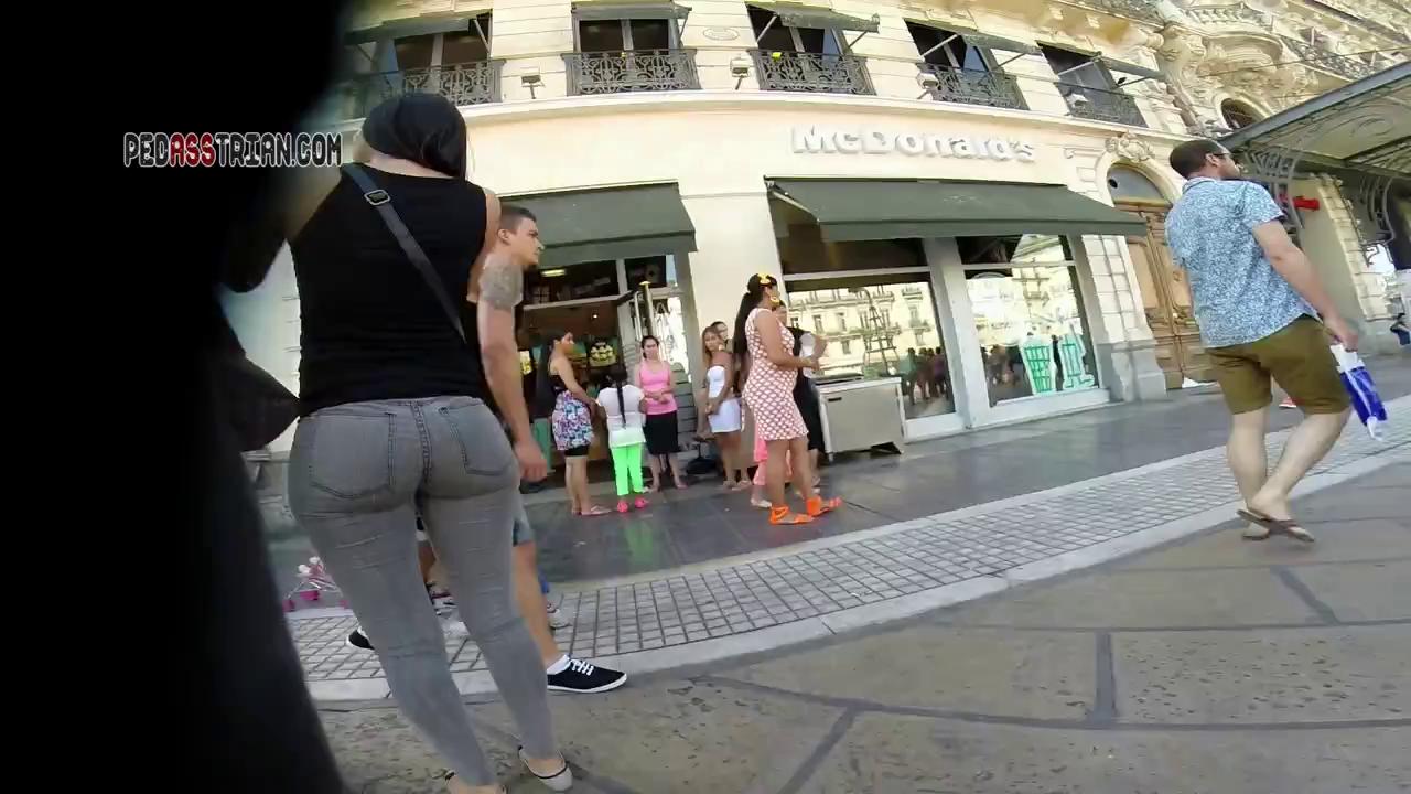 Watch 479 lhar jeans voyeur video at Voyeurex
