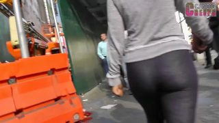 9 black chick in grey leggings