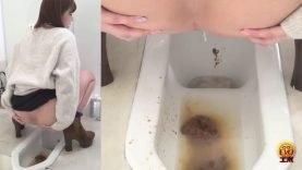 EE-465-01 Beautiful woman poops during her period wearing tampoon