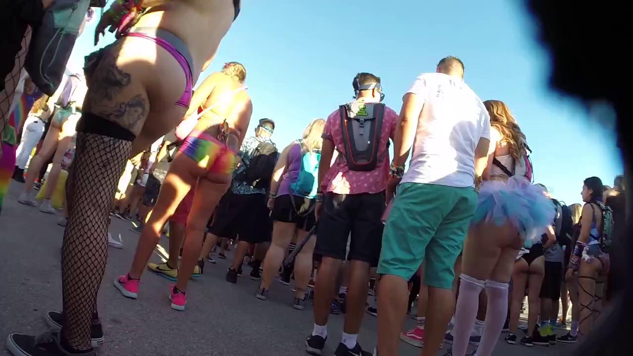 Watch 0007 raver booty candid festival girl shorts raver slut creepshot video hd at Voyeurex